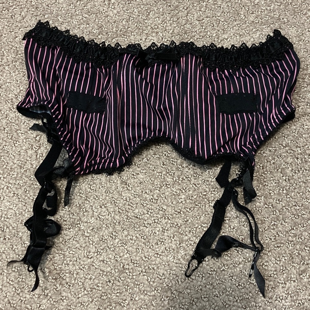 La Vie En Rose S/M waist garter black/pink stripe